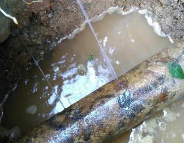 柞水楼顶渗水维修公司分享下地暖漏水的原因及检测方法。